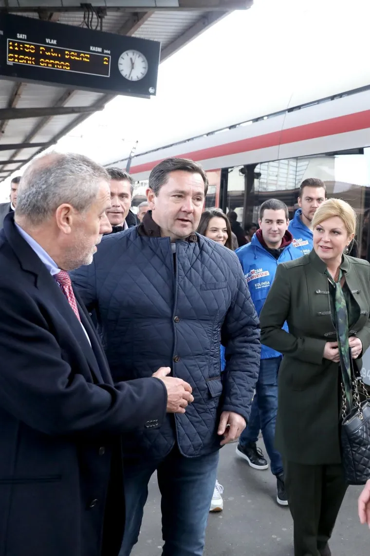 Grabar-Kitarović povezla se vlakom, zami&scaron;ljeno pisala bilje&scaron;ke: Dočekao ju onaj kojemu bi u zatvor nosila kolače