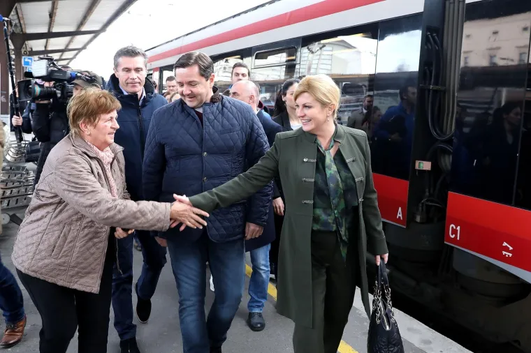 Grabar-Kitarović povezla se vlakom, zami&scaron;ljeno pisala bilje&scaron;ke: Dočekao ju onaj kojemu bi u zatvor nosila kolače