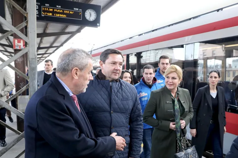 Grabar-Kitarović povezla se vlakom, zami&scaron;ljeno pisala bilje&scaron;ke: Dočekao ju onaj kojemu bi u zatvor nosila kolače