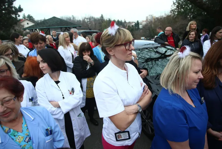 Prosvjed djelatnika Srebrnjaka, dr. Nogalo poručio Bandiću: 'Ja ću se posuti pepelom, ali onda mora&scaron; i ti'