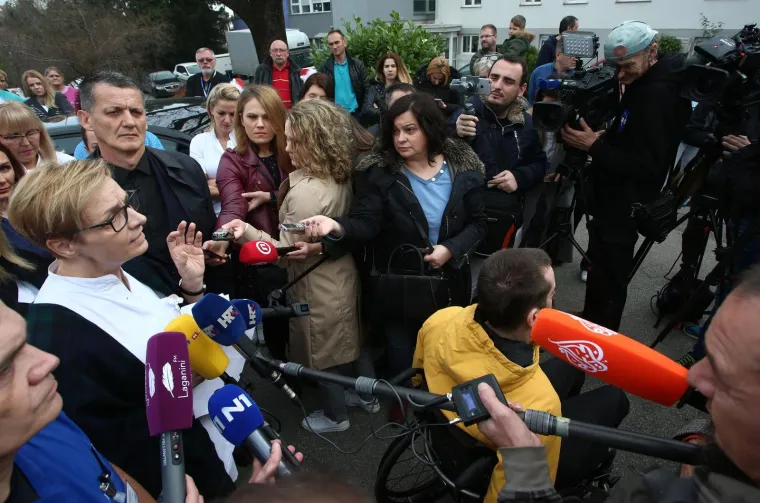 Prosvjed djelatnika Srebrnjaka, dr. Nogalo poručio Bandiću: 'Ja ću se posuti pepelom, ali onda mora&scaron; i ti'