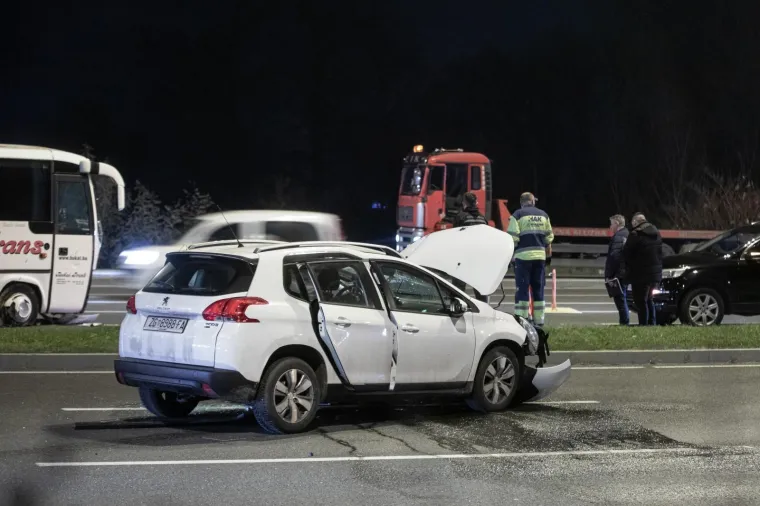 Kr&scaron; i lom kod Lesnine: Sudarili se autobus i automobil na Slavonskoj aveniji