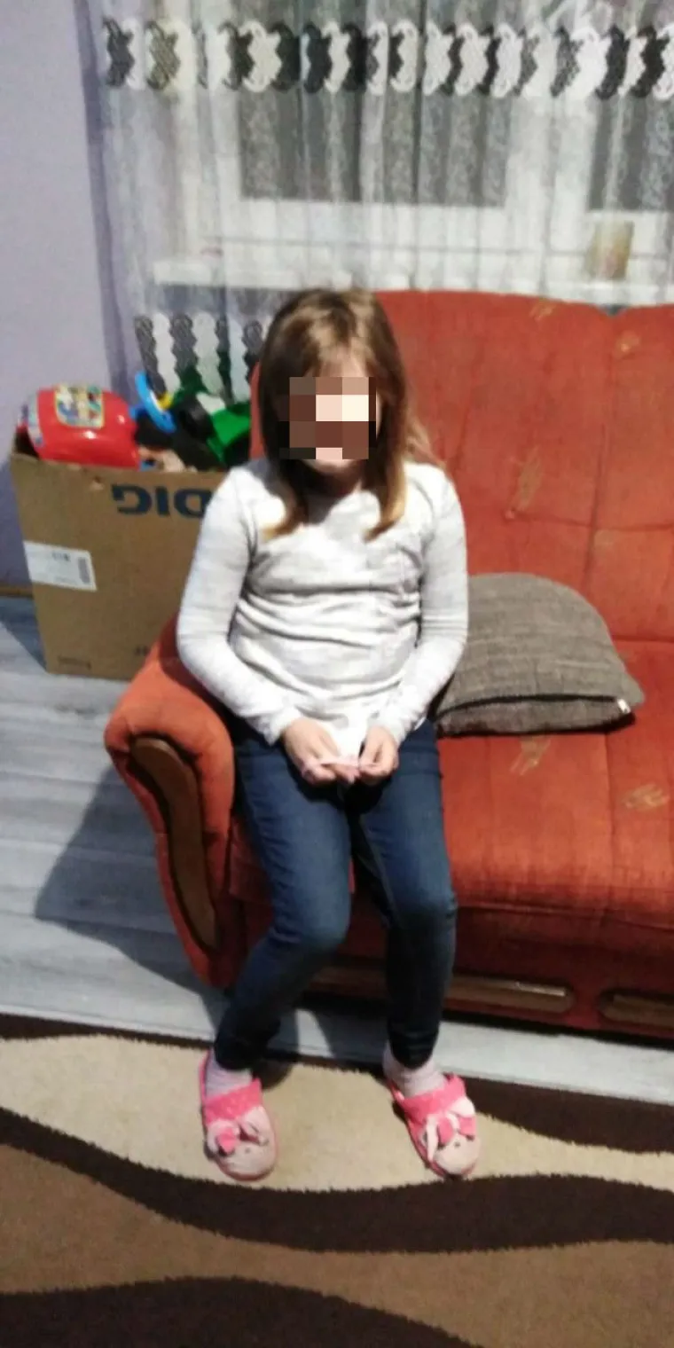 Nesretna je žena prije nekoliko mjeseci tragičnim slučajem ostala bez muža. Živi s djecom u neljudskim uvjetima, a pitanje je vremena kada će 'pasti' u kolica