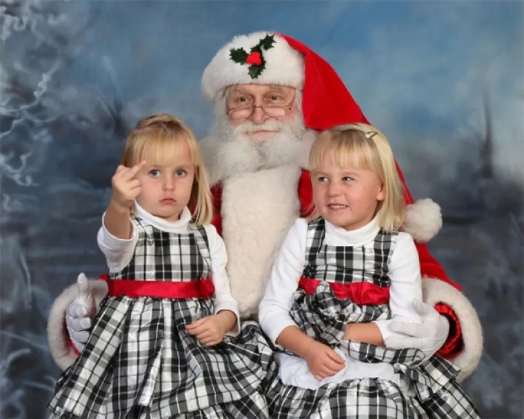 JEDINO &Scaron;TO SU ŽELJELI FOTOGRAFIJA JE S DJEDOM MRAZOM: Sve je zavr&scaron;ilo poprilično dramatično, a mi plačemo od smijeha