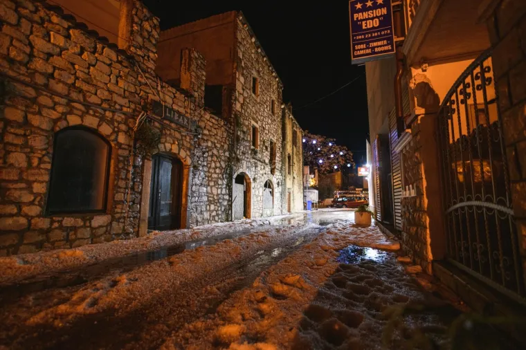 Snažna tuča pogodila hrvatsku obalu, u Pako&scaron;tanima aute iz leda izvlačili bagerom!