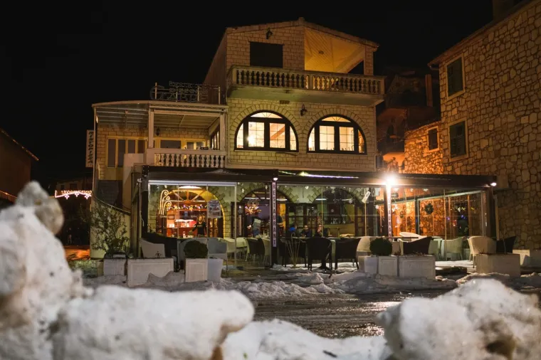 Snažna tuča pogodila hrvatsku obalu, u Pako&scaron;tanima aute iz leda izvlačili bagerom!