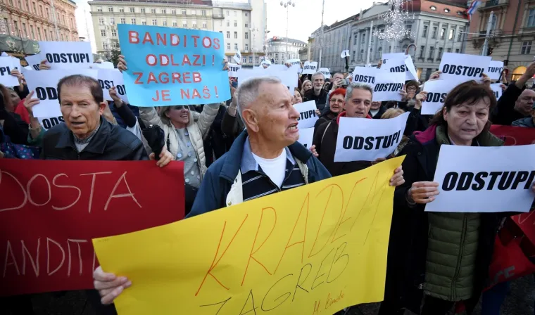 Stotine Zagrepčana skupile se na prosvjedu protiv Bandića: 'Zagreb je spreman! Odstupi!'
