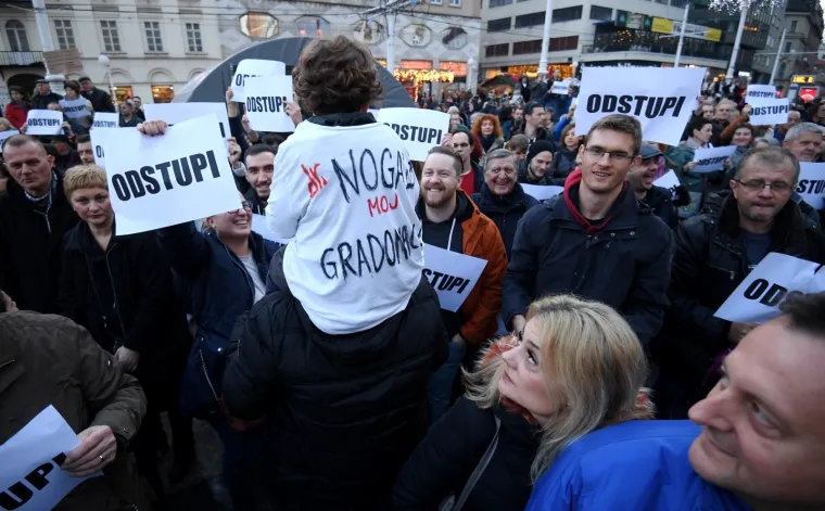 Stotine Zagrepčana skupile se na prosvjedu protiv Bandića: 'Zagreb je spreman! Odstupi!'