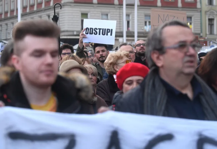 Stotine Zagrepčana skupile se na prosvjedu protiv Bandića: 'Zagreb je spreman! Odstupi!'