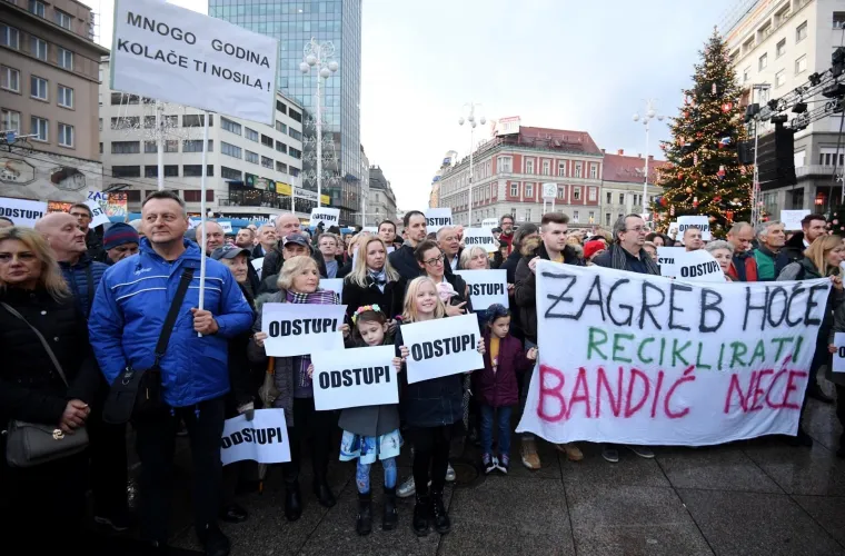 Stotine Zagrepčana skupile se na prosvjedu protiv Bandića: 'Zagreb je spreman! Odstupi!'