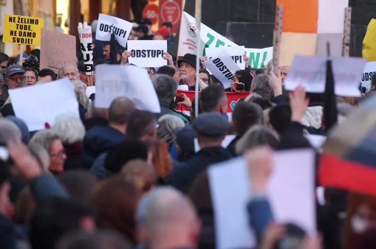Stotine Zagrepčana skupile se na prosvjedu protiv Bandića: 'Zagreb je spreman! Odstupi!'