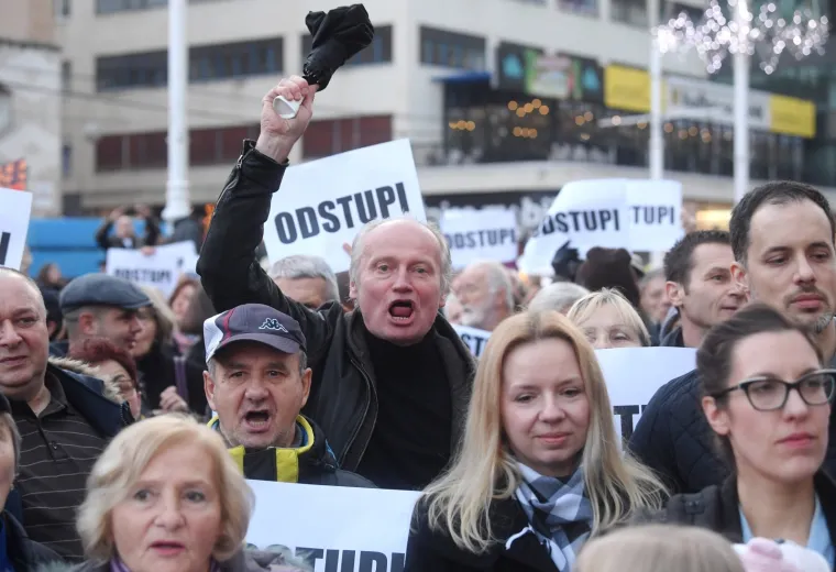 Stotine Zagrepčana skupile se na prosvjedu protiv Bandića: 'Zagreb je spreman! Odstupi!'