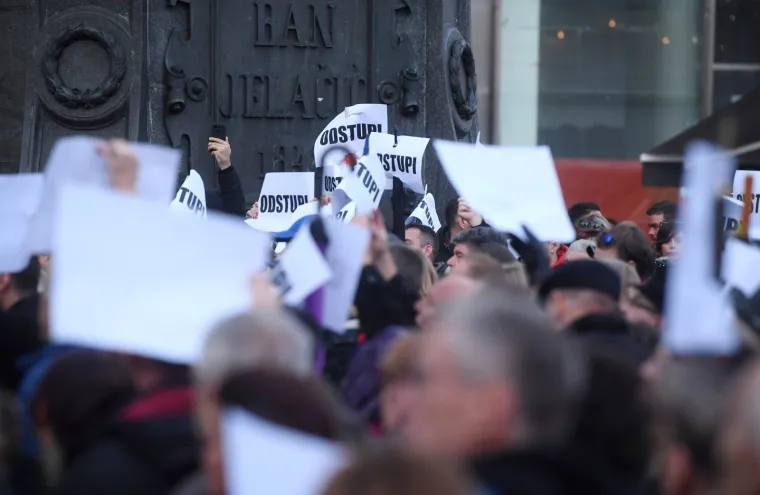Stotine Zagrepčana skupile se na prosvjedu protiv Bandića: 'Zagreb je spreman! Odstupi!'