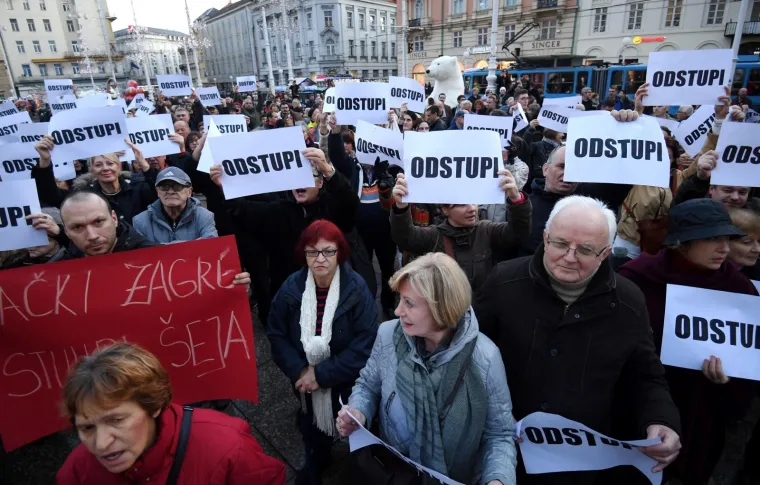 Stotine Zagrepčana skupile se na prosvjedu protiv Bandića: 'Zagreb je spreman! Odstupi!'
