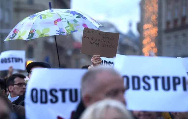 Stotine Zagrepčana skupile se na prosvjedu protiv Bandića: 'Zagreb je spreman! Odstupi!'