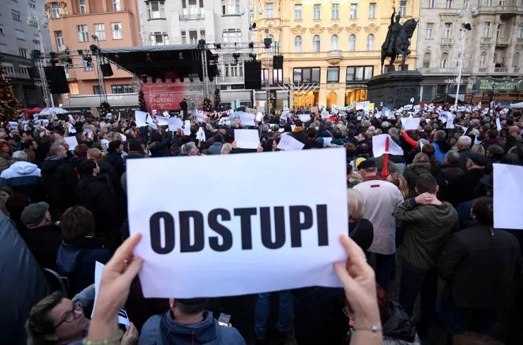 Stotine Zagrepčana skupile se na prosvjedu protiv Bandića: 'Zagreb je spreman! Odstupi!'