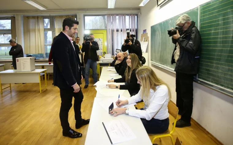 Kandidat za predsjednika Republike Hrvatske, Dejan Kovač, glasovao je na izborima za predsjednika Republike Hrvatske u Osnovnoj &scaron;koli Borovje. Izjavio je kako će ostatak dana provesti s obitelji