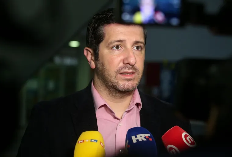 Kandidat za predsjednika Republike Hrvatske, Dejan Kovač, glasovao je na izborima za predsjednika Republike Hrvatske u Osnovnoj &scaron;koli Borovje. Izjavio je kako će ostatak dana provesti s obitelji