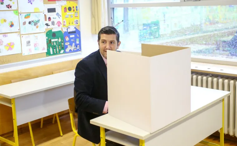 Kandidat za predsjednika Republike Hrvatske, Dejan Kovač, glasovao je na izborima za predsjednika Republike Hrvatske u Osnovnoj &scaron;koli Borovje. Izjavio je kako će ostatak dana provesti s obitelji