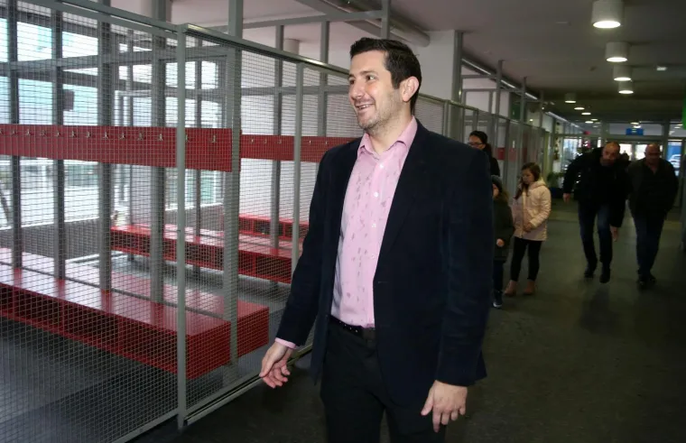 Kandidat za predsjednika Republike Hrvatske, Dejan Kovač, glasovao je na izborima za predsjednika Republike Hrvatske u Osnovnoj &scaron;koli Borovje. Izjavio je kako će ostatak dana provesti s obitelji