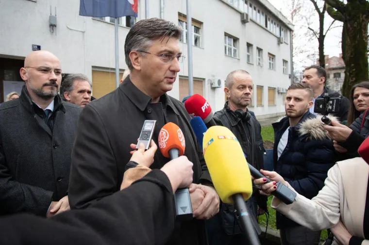 Predsjednik Vlade RH, Andrej Plenković, glasovao je na izborima za predsjednika Republike Hrvatske u Područnom uredu Črnomerec na Trgu Francuske Republike