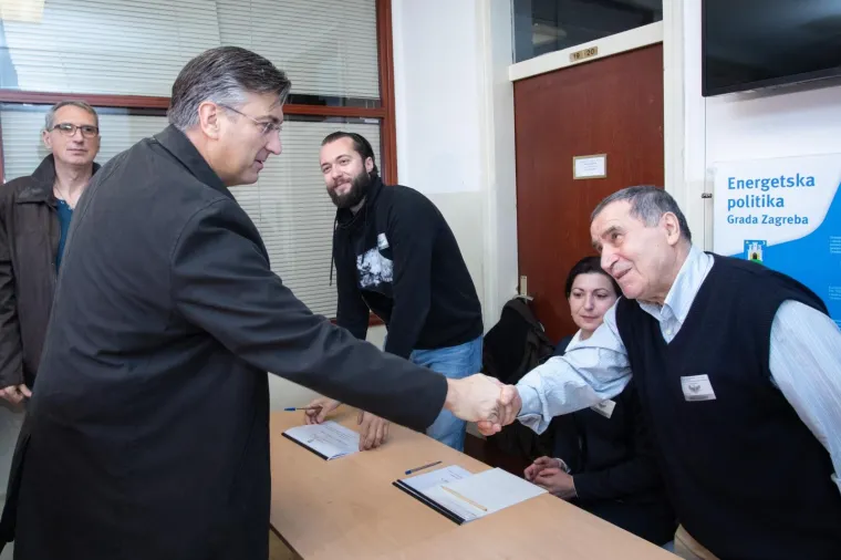 Predsjednik Vlade RH, Andrej Plenković, glasovao je na izborima za predsjednika Republike Hrvatske u Područnom uredu Črnomerec na Trgu Francuske Republike