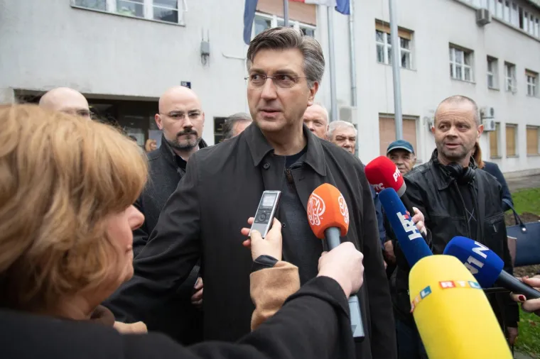 Predsjednik Vlade RH, Andrej Plenković, glasovao je na izborima za predsjednika Republike Hrvatske u Područnom uredu Črnomerec na Trgu Francuske Republike