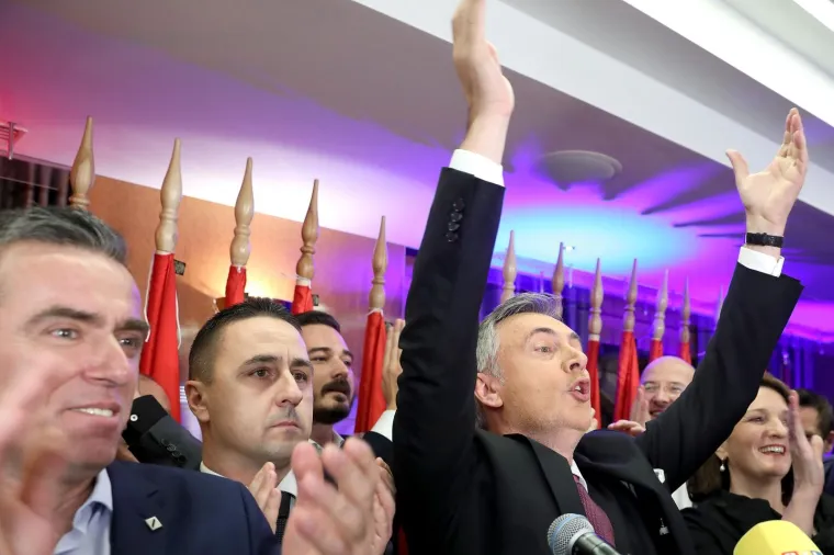 &Scaron;koro sa suzama u očima najavio pohod na parlamentarne izbore: 'Napravili smo čudo'