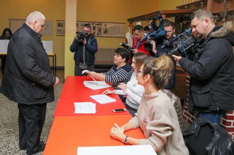 Kandidat za predsjednika Republike Hrvatske, Ante Đapić glasovao je na izborima za predsjednika Republike Hrvatske u OŠ Vladimira Bečića u Osijeku