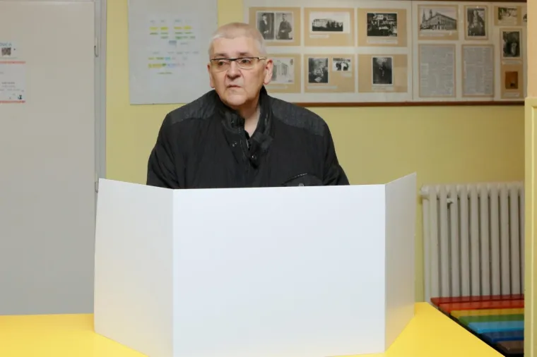 Kandidat za predsjednika Republike Hrvatske, Ante Đapić glasovao je na izborima za predsjednika Republike Hrvatske u OŠ Vladimira Bečića u Osijeku