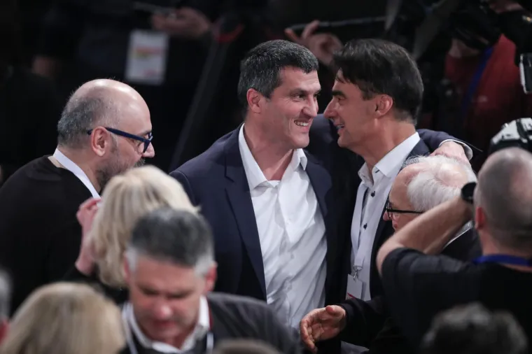 Odlično raspoloženje u Tvornici: Pogledajte tko je sve do&scaron;ao podržati Milanovića