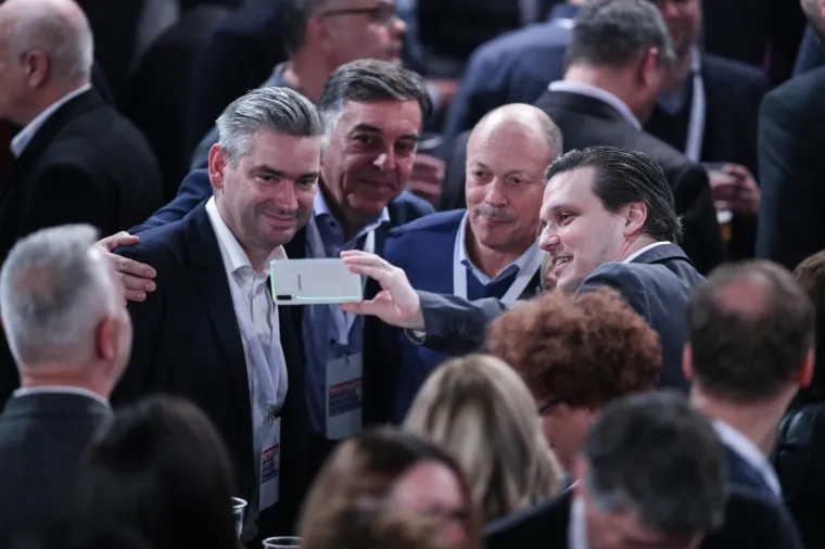 Odlično raspoloženje u Tvornici: Pogledajte tko je sve do&scaron;ao podržati Milanovića