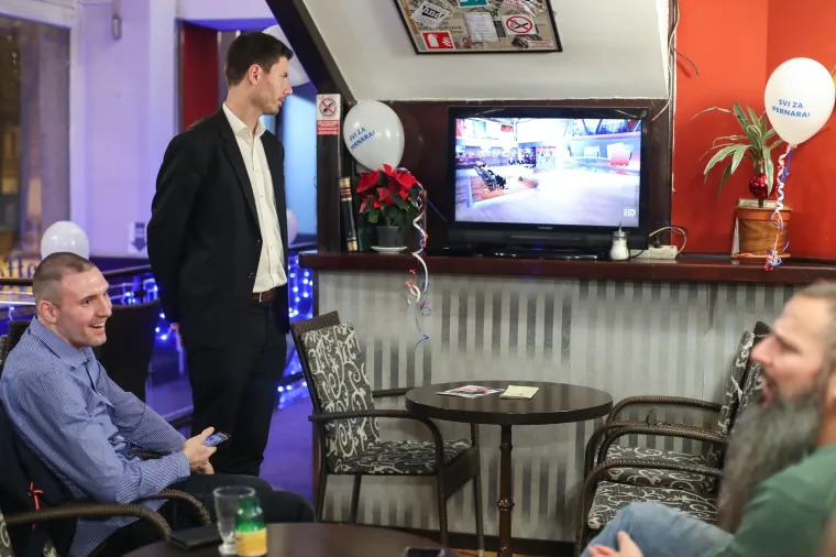 Izborni stožer Ivana Pernara: Bez razgovora s medijima