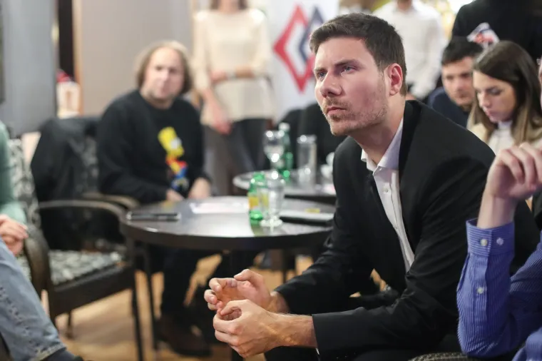 Izborni stožer Ivana Pernara: Bez razgovora s medijima