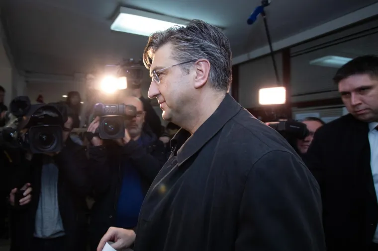 Predsjednik Vlade RH, Andrej Plenković, glasovao je na izborima za predsjednika Republike Hrvatske u Područnom uredu Črnomerec na Trgu Francuske Republike