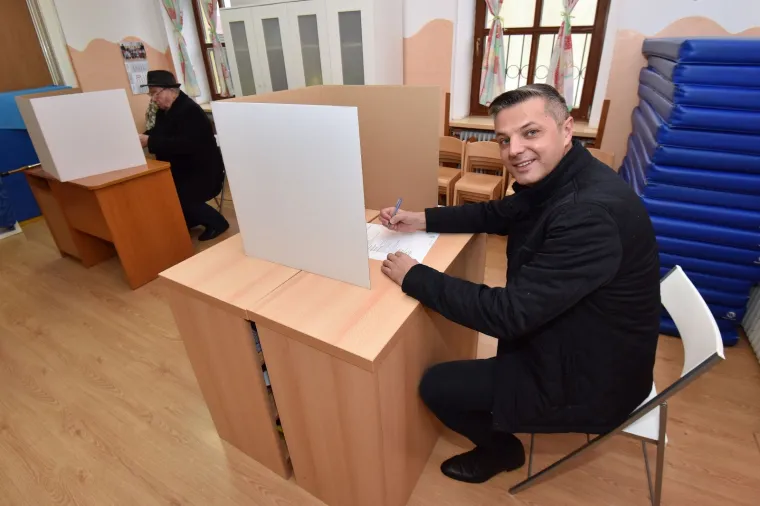 Politička elita je iza&scaron;la na birali&scaron;ta: Evo kako je to izgledalo na predsjedničkim izborima