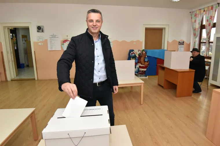 Politička elita je iza&scaron;la na birali&scaron;ta: Evo kako je to izgledalo na predsjedničkim izborima