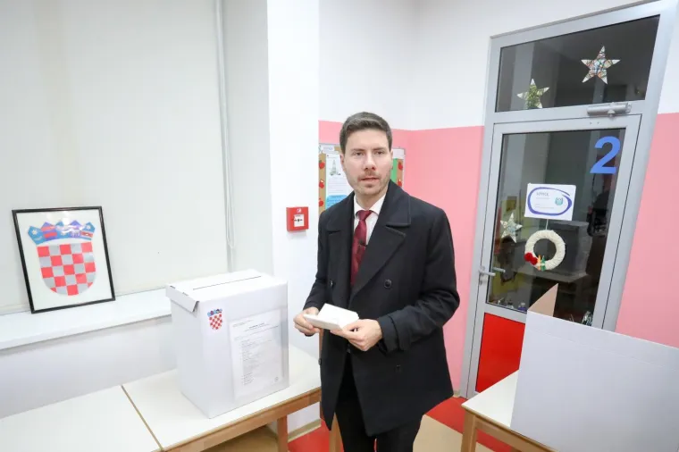 Predsjednički kandidat Ivan Pernar glasovao na predsjedničkim izborima