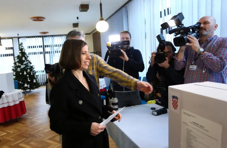 Kandidatkinja za predsjednicu Republike Hrvatske, Katarina Peović, glasovala je na izborima za predsjednika Republike Hrvatske u Domu za starije osobe Trnje u Zagrebu