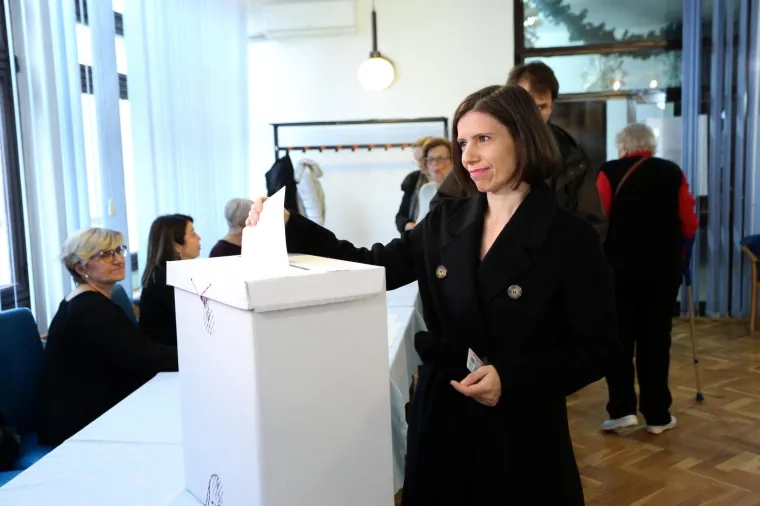 Kandidatkinja za predsjednicu Republike Hrvatske, Katarina Peović, glasovala je na izborima za predsjednika Republike Hrvatske u Domu za starije osobe Trnje u Zagrebu