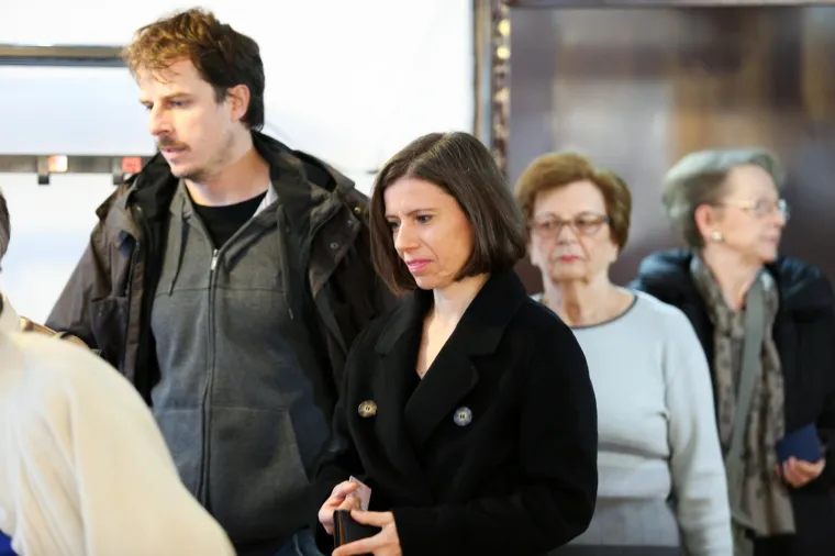 Kandidatkinja za predsjednicu Republike Hrvatske, Katarina Peović, glasovala je na izborima za predsjednika Republike Hrvatske u Domu za starije osobe Trnje u Zagrebu