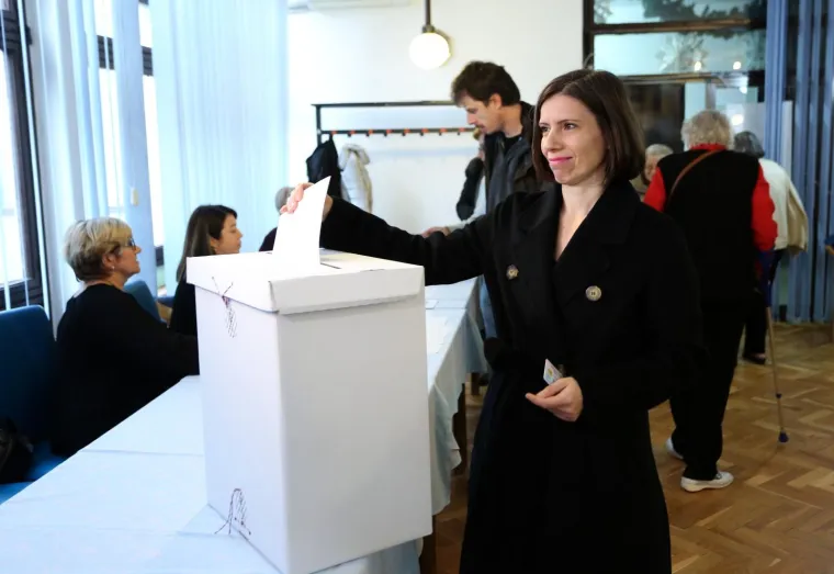 Kandidatkinja za predsjednicu Republike Hrvatske, Katarina Peović, glasovala je na izborima za predsjednika Republike Hrvatske u Domu za starije osobe Trnje u Zagrebu