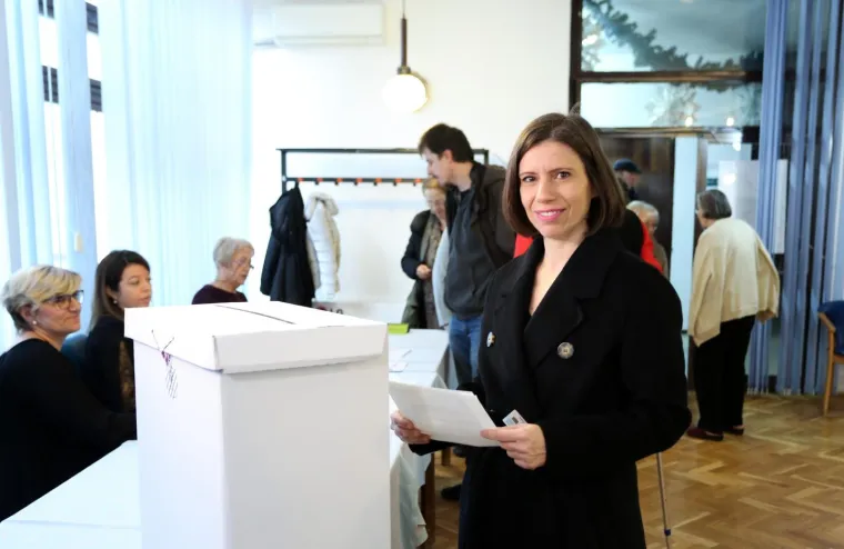 Kandidatkinja za predsjednicu Republike Hrvatske, Katarina Peović, glasovala je na izborima za predsjednika Republike Hrvatske u Domu za starije osobe Trnje u Zagrebu