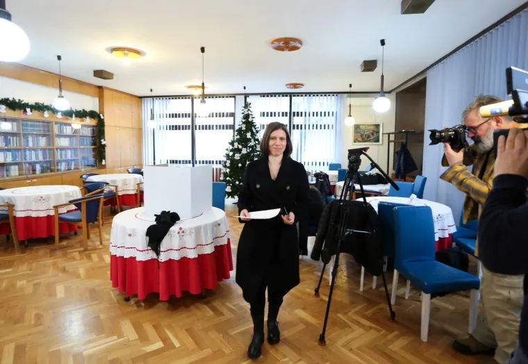Kandidatkinja za predsjednicu Republike Hrvatske, Katarina Peović, glasovala je na izborima za predsjednika Republike Hrvatske u Domu za starije osobe Trnje u Zagrebu