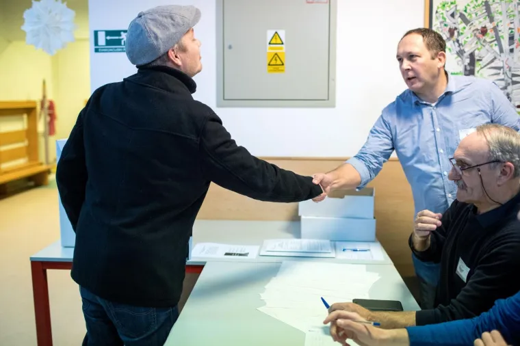 Dario Juričan do&scaron;ao na glasanje prije 7 sati i čekao da se otvori birali&scaron;te