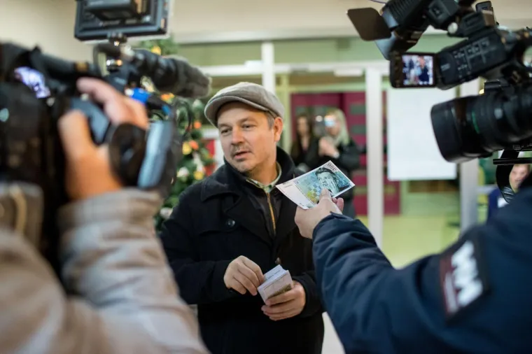 Dario Juričan do&scaron;ao na glasanje prije 7 sati i čekao da se otvori birali&scaron;te