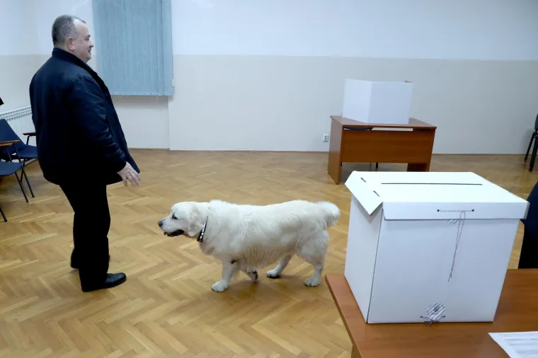 Bandić sa suprugom Vesnom glasao, pratio ih i mezimac Rudi: 'Čekat ću rezultate tamo gdje treba'