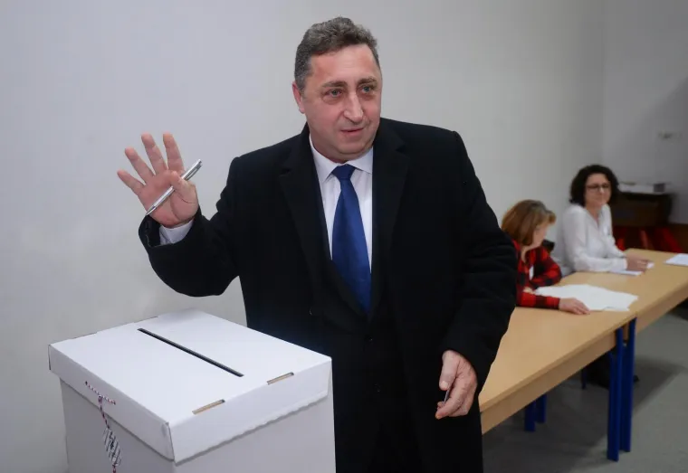 Kandidat za predsjednika Republike Hrvatske, Nedjeljko Babić, glasovao je na izborima za predsjednika Republike Hrvatske u OŠ Antuna Mihanovića