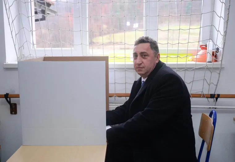 Kandidat za predsjednika Republike Hrvatske, Nedjeljko Babić, glasovao je na izborima za predsjednika Republike Hrvatske u OŠ Antuna Mihanovića