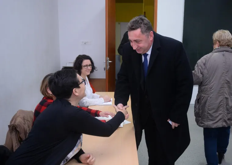 Kandidat za predsjednika Republike Hrvatske, Nedjeljko Babić, glasovao je na izborima za predsjednika Republike Hrvatske u OŠ Antuna Mihanovića
